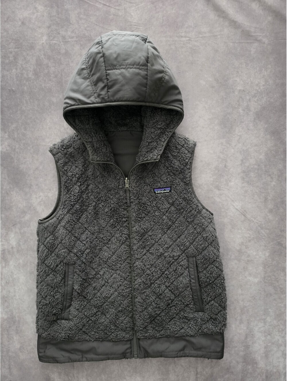 SKU0306 Patagonia Women’s L Reversible Sherpa Fleece Hooded Vest Full Zip Gray